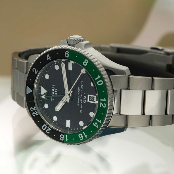 Tissot Seastar 1000 quartz GMT zöld fekete számlapos karóra T1208521105100