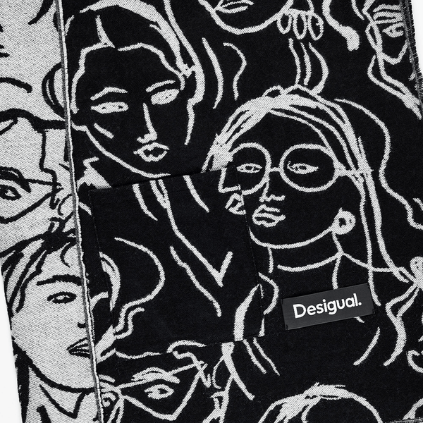 Desigual Fekete fehér poncsó 24WAIA19