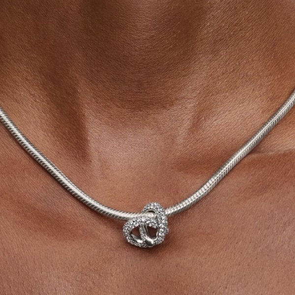 Pandora ékszer Pávé végtelen csomó ezüst charm 793771C01