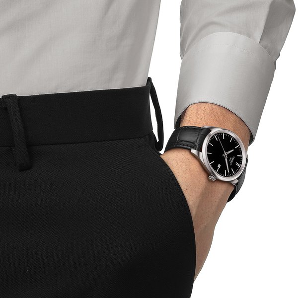 Tissot PR 100 fekete számlapos és bőrszíjas férfi óra T1504101605100