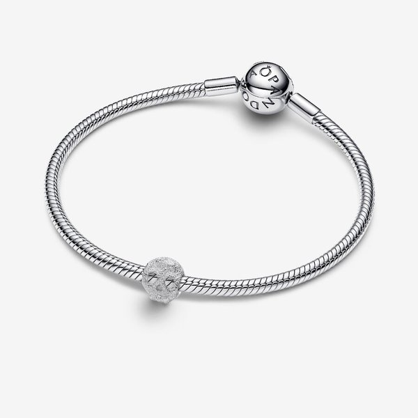 Pandora ékszer Texturált koponya ezüst mini charm 794040C00