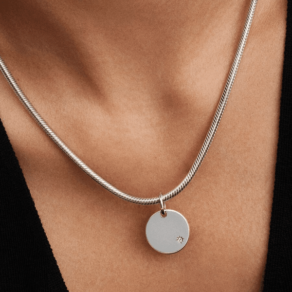 Pandora ékszer Gravírozható kerek ezüst medál gyémánttal 394012C01
