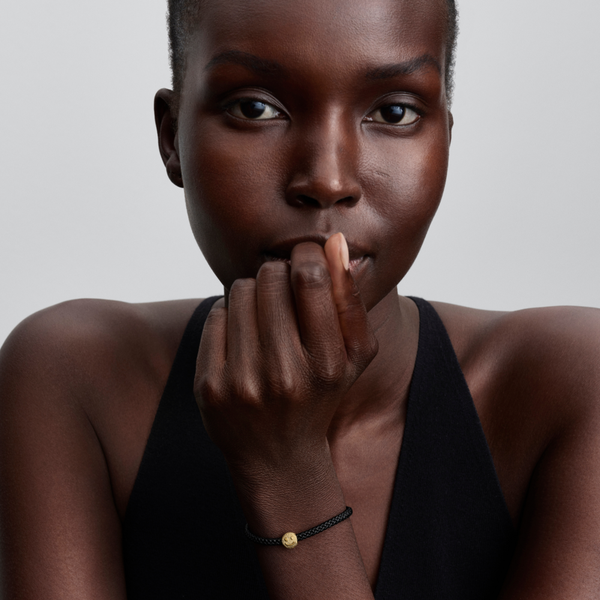 Pandora ékszer Texturált smile shine mini charm 764526C00