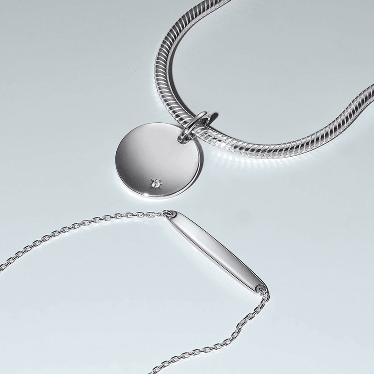 Pandora ékszer Gravírozható kerek medál gyémánttal