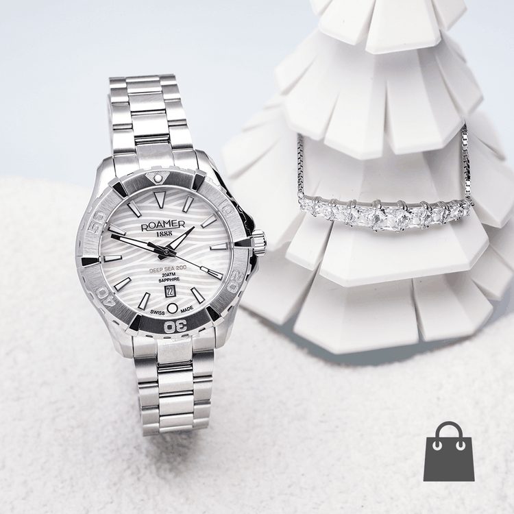Stílusos női szett Roamer Deep Sea 200 Lady gyöngyház számlapos órával és Nomination Daytonight ezüst karkötővel, négyzet alakú cirkónia kövekkel.