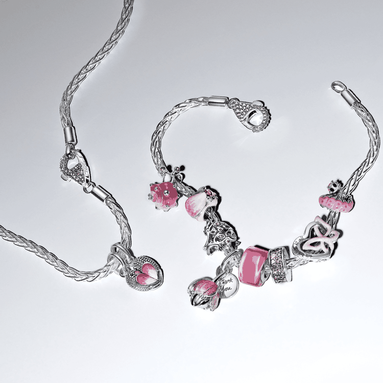 Pandora ékszerek – romantikus válogatás Pandora ékszerek válogatása: karkötő, nyaklánc és gyűrű romantikus motívumokkal és finom részletekkel