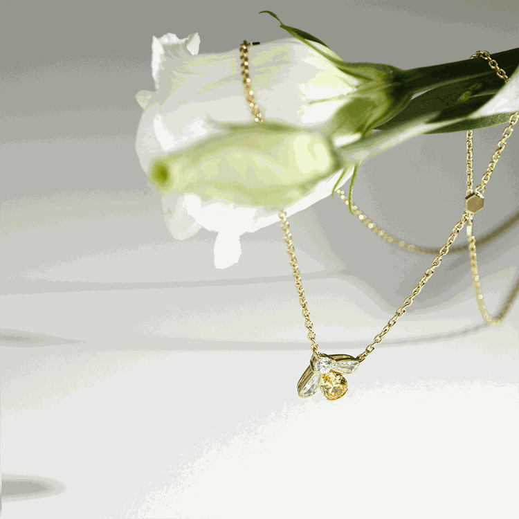 Pandora Shine nyaklánc méhecske motívummal és sárga kővel romantikus stílusban