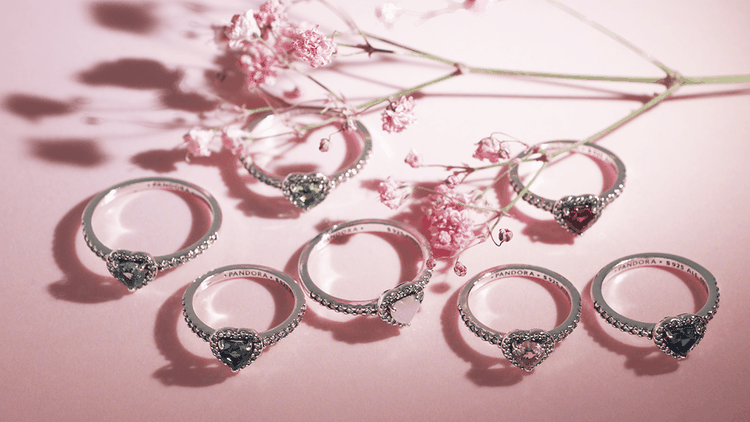 Pandora ezüst gyűrűk zöld, piros, kék és rózsaszín szív kövekkel elegáns stílusban