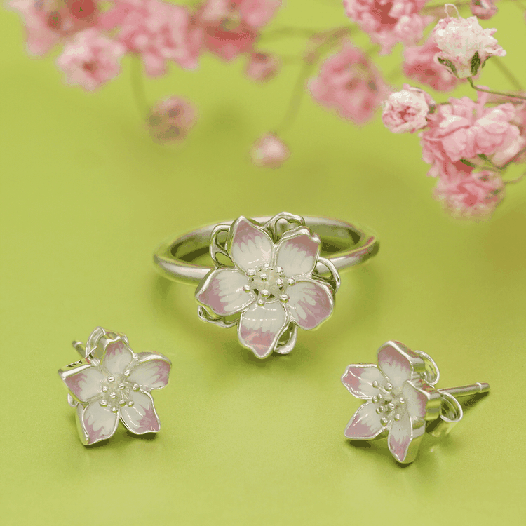 Pandora virág formájú gyűrű és fülbevaló, finom rózsaszín részletekkel készült ezüst ékszerek