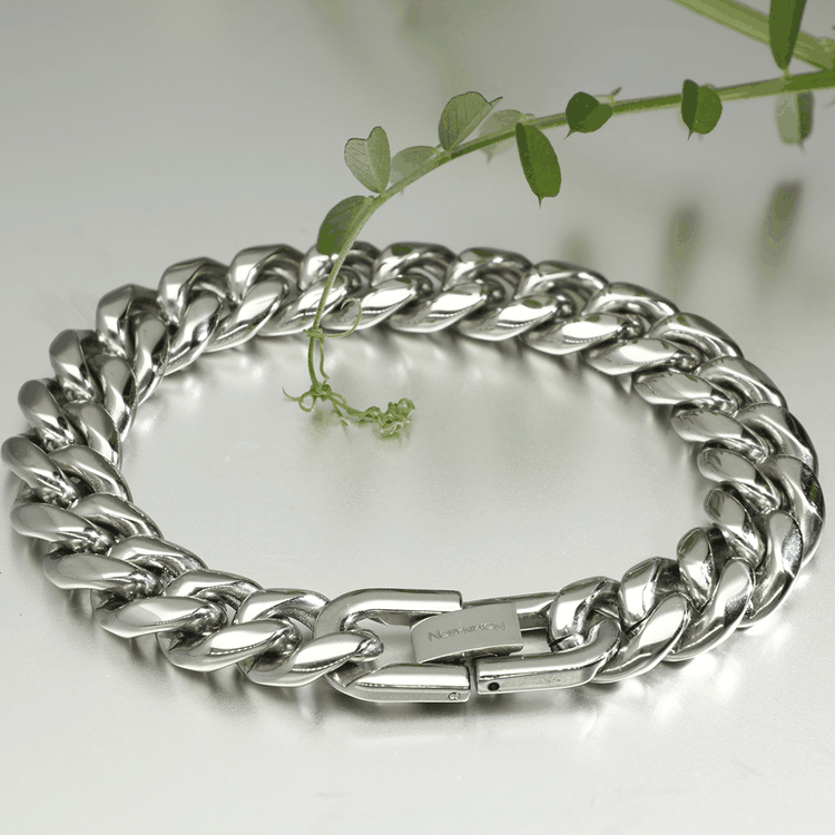 Nomination férfi karkötő vastag láncszemekkel, modern és karakteres ajándékötletként