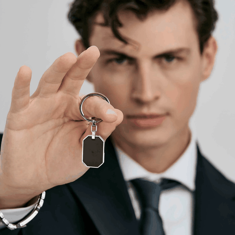 Nomination kulcstartó letisztult fém medállal, praktikus és stílusos ballagási ajándéknak