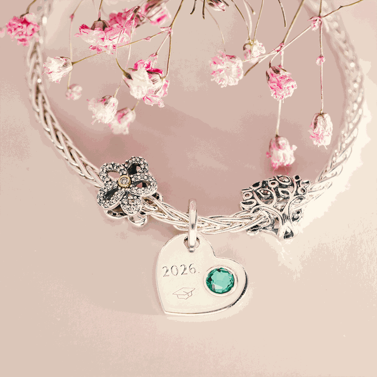 Pandora karkötő virág és fa charmmal, szív alakú 2026 medállal ballagási ajándéknak