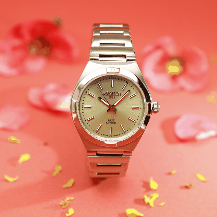 Roamer női karóra világos számlappal és acél szíjjal, nőies ballagási ajándékötletként
