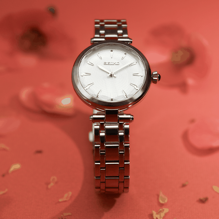 Seiko női karóra világos számlappal és acél szíjjal, elegáns ballagási ajándéknak