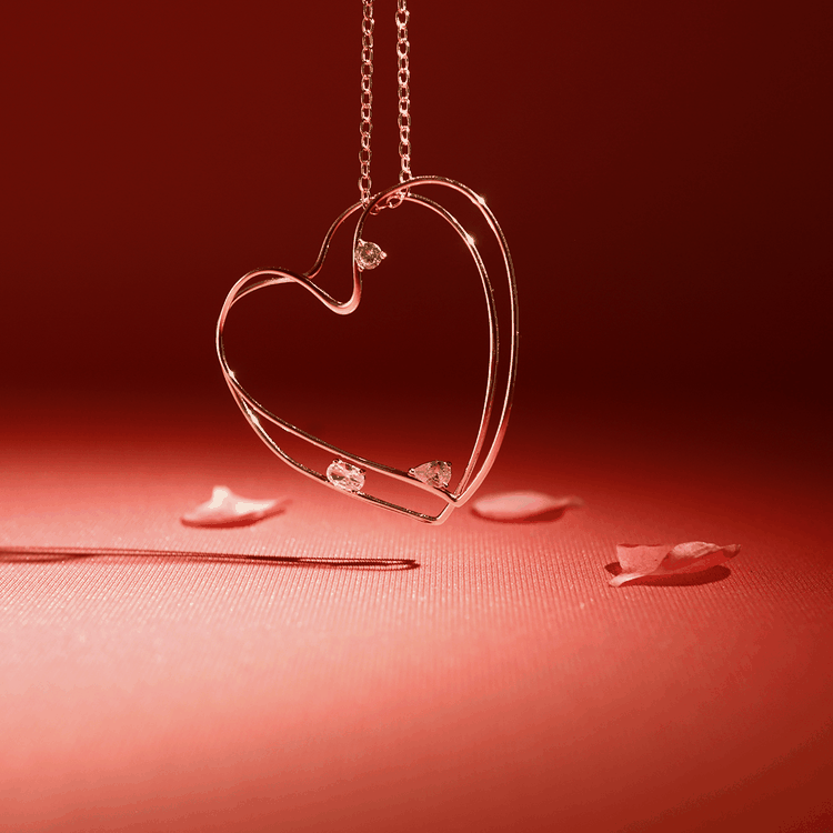 Aranyszínű Nomination nyaklánc szív formájú medállal, finom és nőies részletekkel