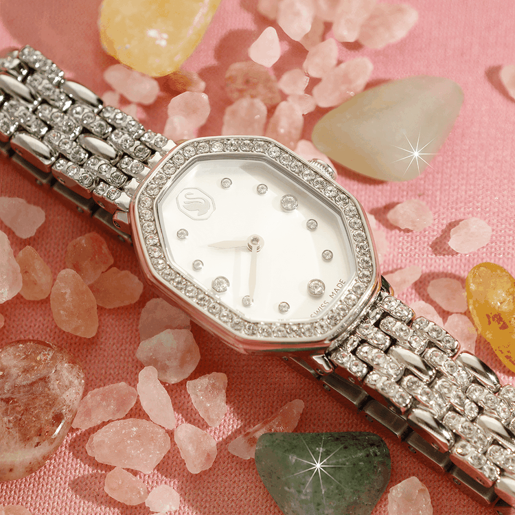 Kristálydíszes Swarovski női karóra elegáns, finoman ragyogó részletekkel