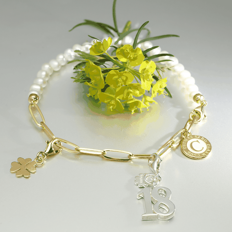 Thomas Sabo karkötő gyöngyökkel, lóherével és 18-as medállal fiatalos ajándéknak