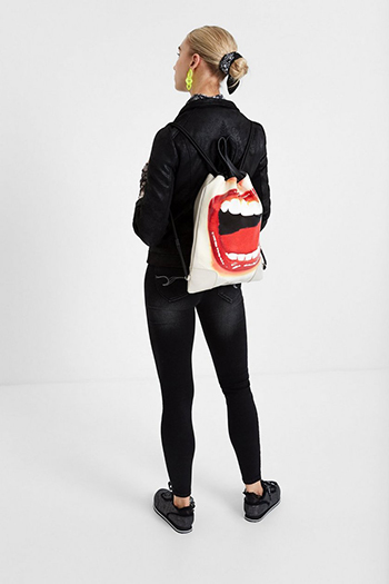 Desigual Speak up Alguero hátizsák modellen