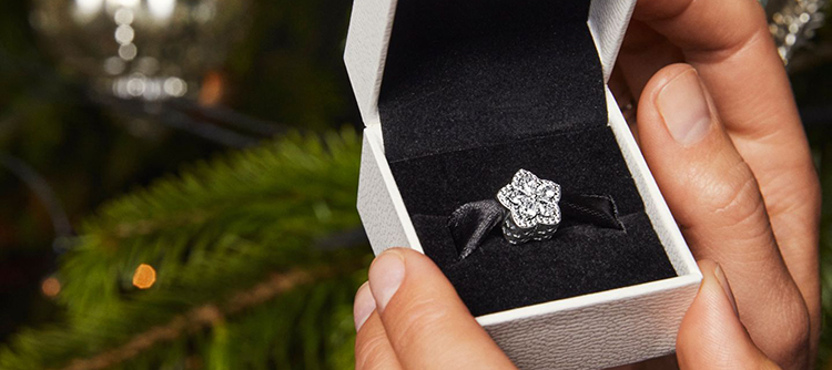 Pandora charm karácsonyi ajándék