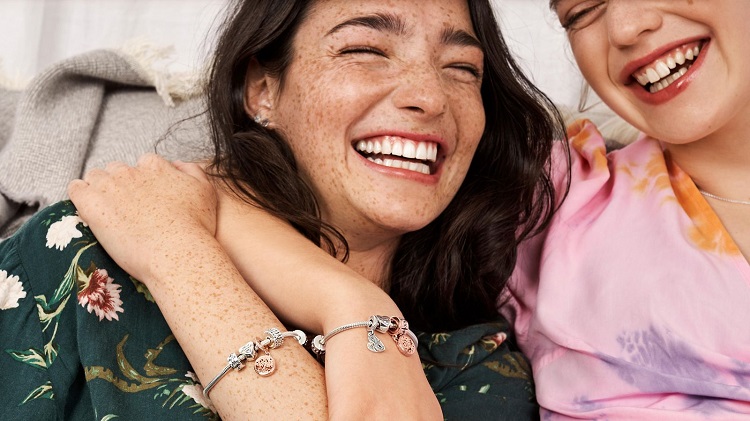 Pandora charm ajándék testvérnek