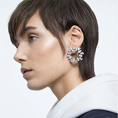 Swarovski millenia ezüst színű fülbevaló kristállyal