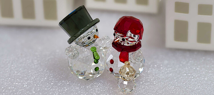 Swarovski hóembercsalád kristályfigura