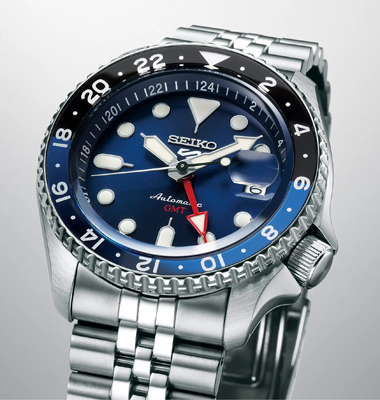 Seiko 5 Sports automata kék számlapos GMT karóra