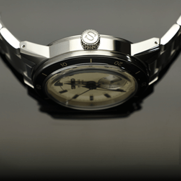  Seiko Presage Style 60’s lefelé hajló fülekkel