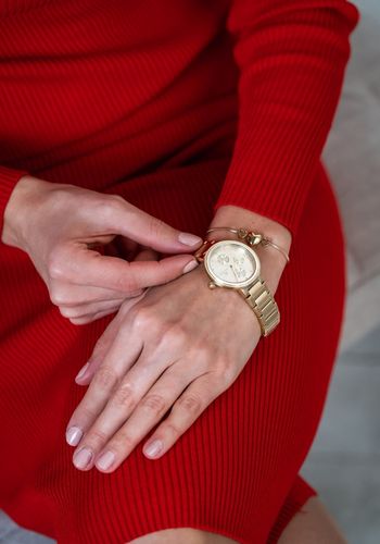 Tommy Hilfiger Arany színű szívek sora karkötő