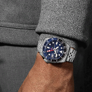 Seiko 5 Sports automata kék számlapos GMT karóra