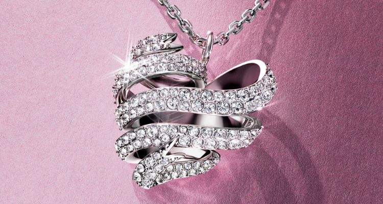 Swarovski Volta ezüst színű nyaklánc csavart szív kristály medállal