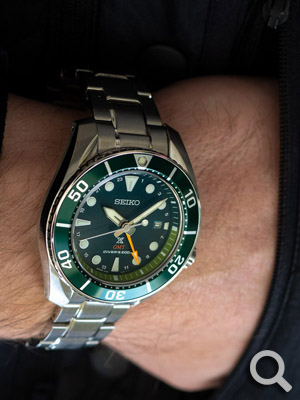 Seiko Prospex Aqua 'SUMO' Solar GMT Diver zöld búváróra