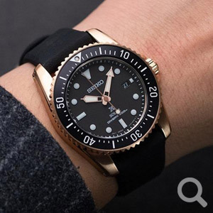 Seiko Prospex solar búvár fekete szilikonszíjas óra