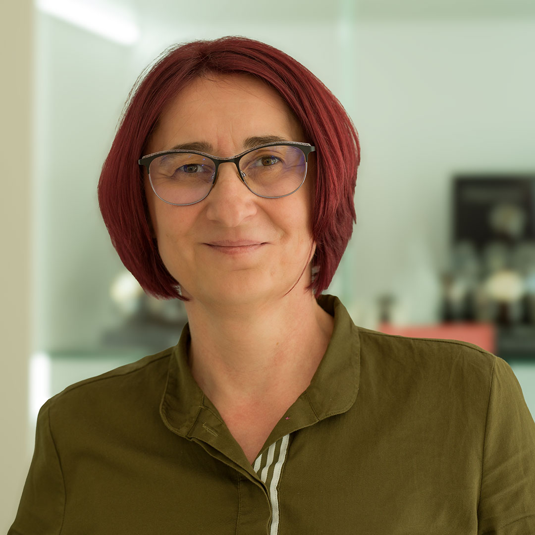 Kontra Kriszti - Divatékszerbolt - bolti eladó