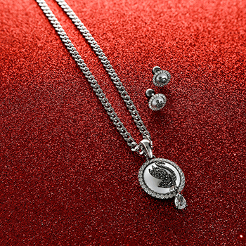 Swarovski Ruthénium bevonatú hattyús ékszer